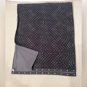 Lululemon scarf wrap Vinyasa gray and black snap closure